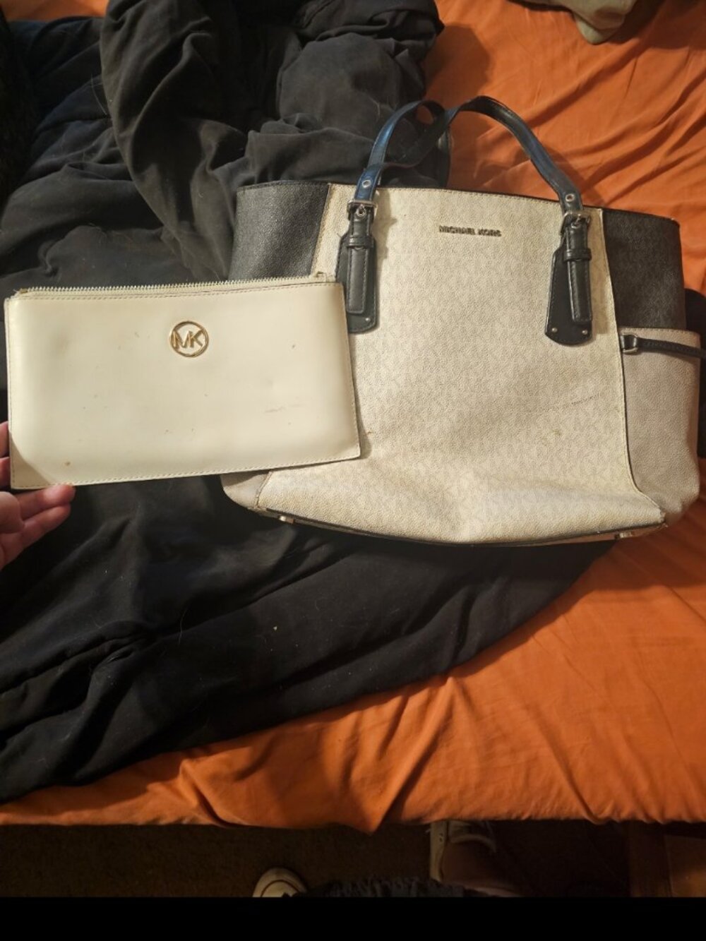 Michael kors purse and wristlet